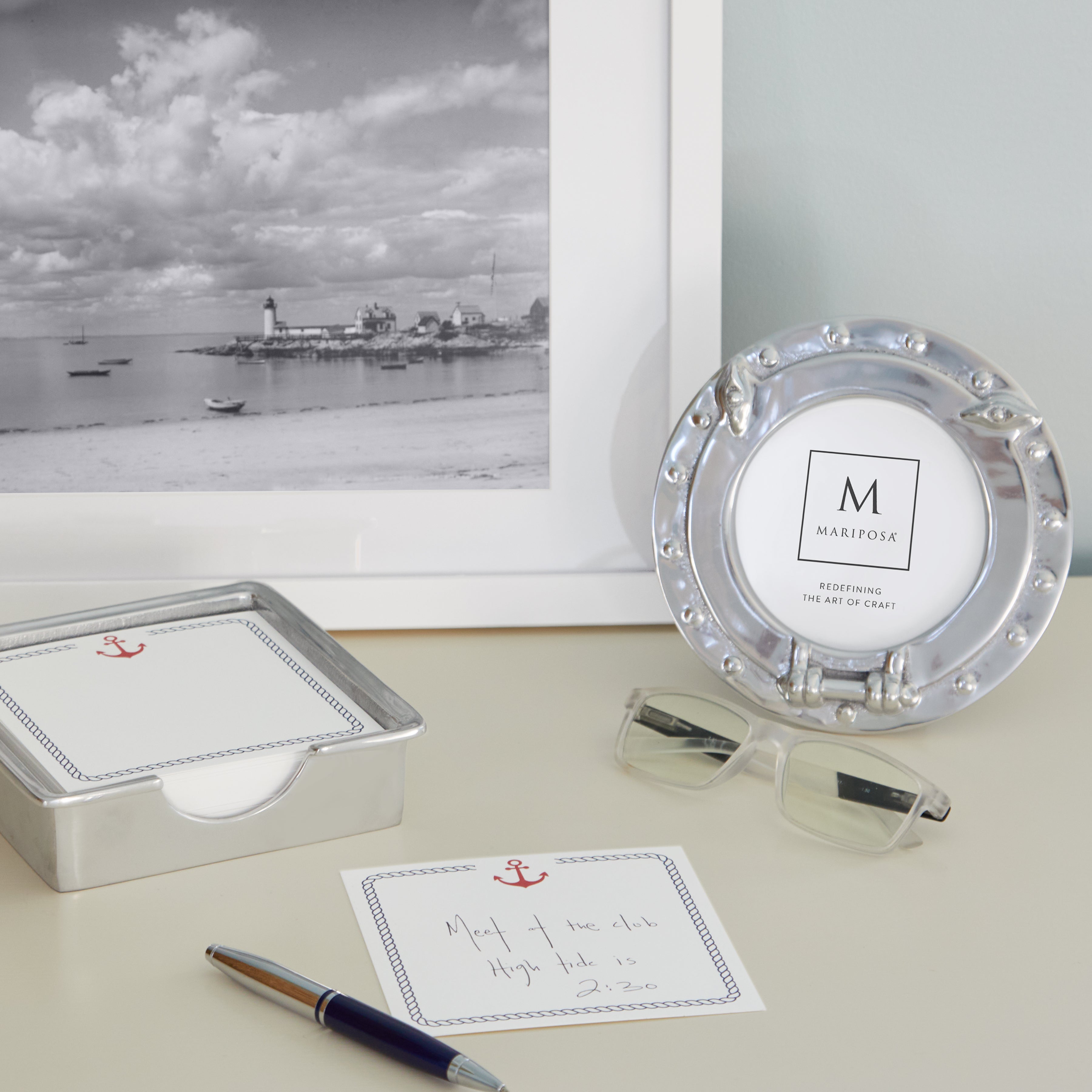 Porthole Frame – Mariposa